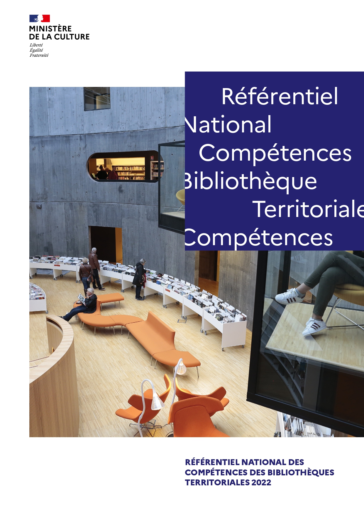 Vous pouvez aussi consulter le Référentiel national de compétences des bibliothèques territoriales, ce document vous présentera en détails les différents métiers présents en bibliothèques et les compétences à acquérir pour les exercer au mieux.