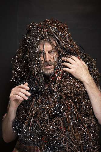 Photo d'un homme mi- animal