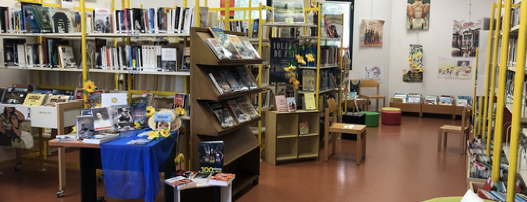 Accueil et coin jeunesse de la bibliothèque municipale Marie Mauron