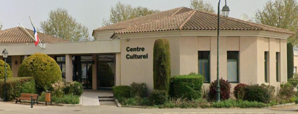 Entrée de la bibliothèque municipale Marie Mauron