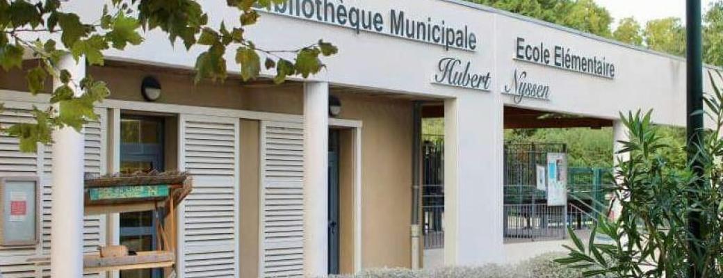 Entrée de la bibliothèque du Paradou