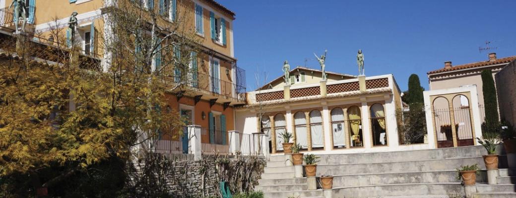 Entrée de la bibliothèque de Cassis