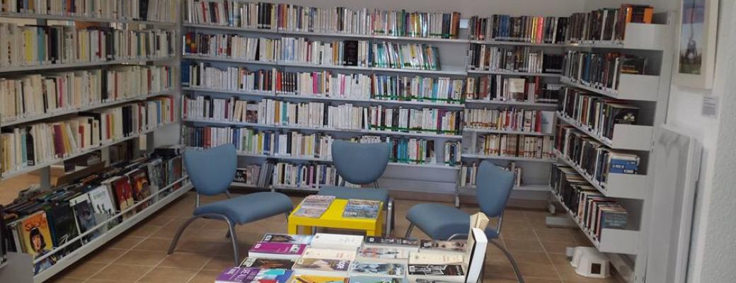 Coin lecture de la bibliothèque de Vernègues