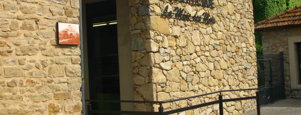 Entrée de la médiathèque La Mine des Mots