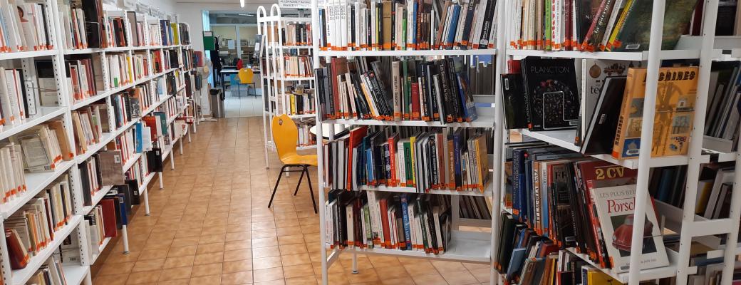 Espace Documentaires de la médiathèque Plan de Cuques