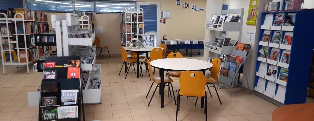 Espace BD et revues adultes de la médiathèque Plan de Cuques