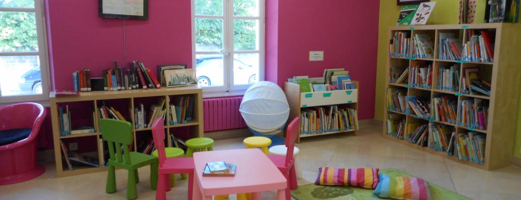 Secteur jeunesse de la bibliothèque de Saint-Rémy-de-Provence