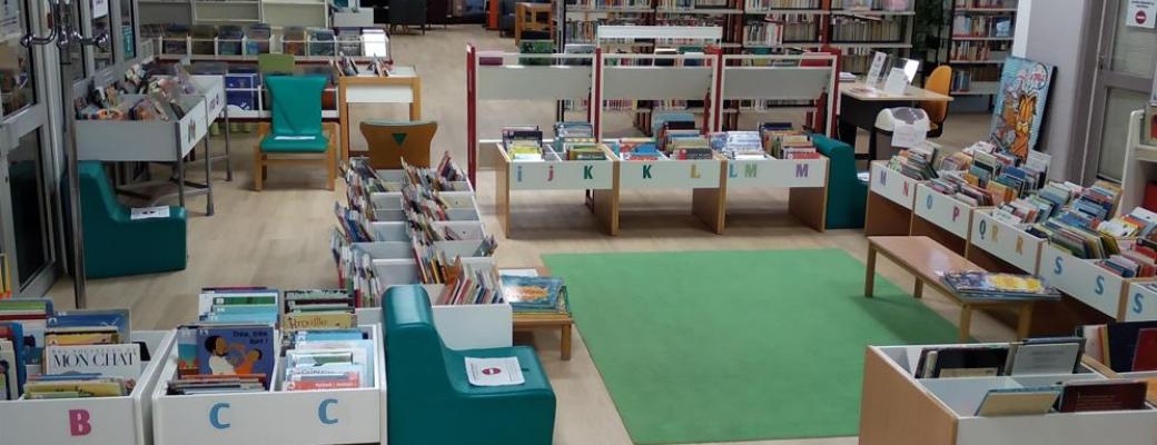Section Jeunesse de la médiathèque Jean d'Ormesson