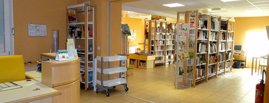 Intérieur de la médiathèque d'Aureille