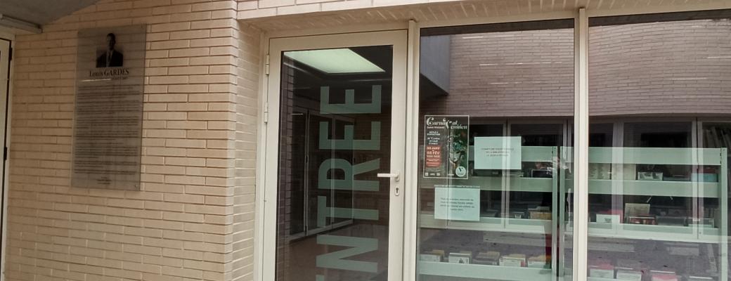 Entrée de la Bibliothèque de Saint-Victoret