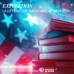 Pile de livres et drapeau américain