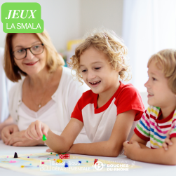 Famille jouant ensemble