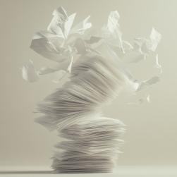 Photo de documents qui s'envolent