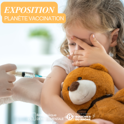 Petite fille qui se fait vacciner