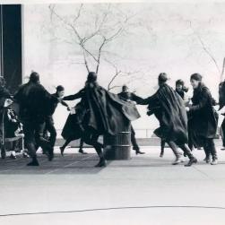 Photo noir et blanc d'un bal de sorcières